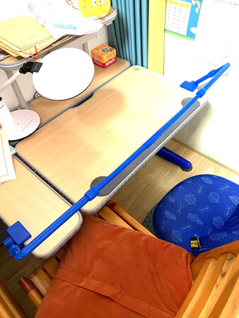 买来就用上了 孩子做作业再也不会把头低下了 保护眼睛的好宝贝