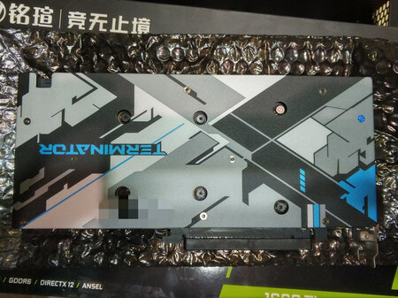 都说是丐版，但做工还是摆眼前的。
光效，背板，接口全保护塞，价格也就一千八，还要啥自行车？
这卡基本1080分辨率下游戏通吃，无脑玩吧！