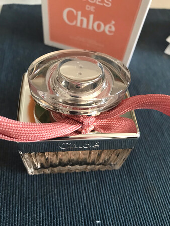 买来送人的生日礼物，但是没有袋子耶，这个比较不方便，不知道是发漏还是不发