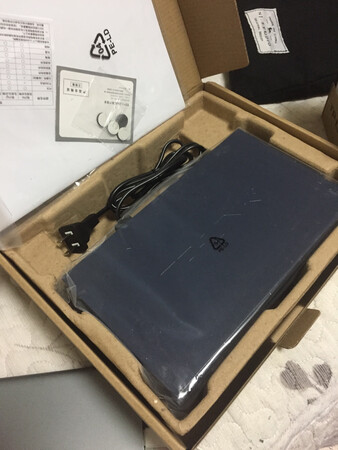 全屋的AC，加上AP面板，网速可以达到千兆，而且无切换网络，全屋的网络覆盖也非常好，简直是飞一般的感受，这一款还自带路由器，不用再买路由器了，三合一非常好用，操作也比较方便，电信师傅直接就可以安装，值得推荐