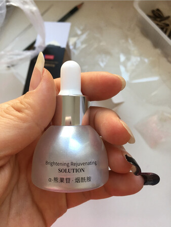 非常好 喜欢这样的小包装携带方便 涂抹全身也可以 虽然量少 但是精华可以少涂一点点
