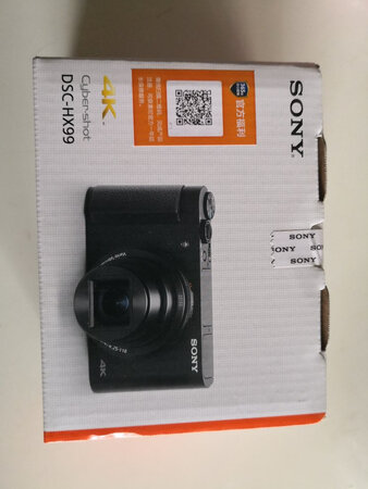 成像效果：好
反应速度：较快
产品性能：好
轻便程度：轻，便于携带，是旅游拍照的首选。
外形外观：娇小玲珑。
其他特色：自带闪光灯，对于一般家庭的旅拍已经够用，而且还便于携带。再设方面优于单反和微单。
