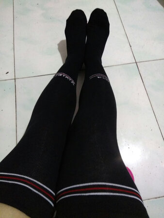 店家发货很快，包装很好，试穿了一下，大小合适，弹性很大，是棉的，穿着很舒服，防滑设计很好，一次拍了三盒，感谢店家送的小礼品