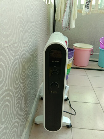 一点声音也没有，整机挺重的，适合需要长期保温使用