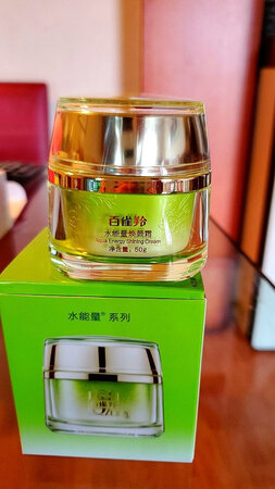 挑选了这款护肤品，是因为相信这个品牌。等我用了之后，再来追评，把真实的感受分享给大家。
物流很棒!