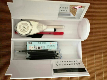 文具盒收到了，包装完好无损，孩子很喜欢，物流也很快，非常满意!