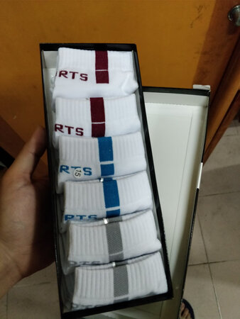 袜子不错，完全看不出是这个价格的。
