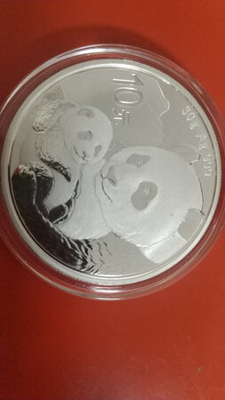 很漂亮  应该是正品，保护的也比较好，有一点点瑕疵，不过不影响，散装就是玩的