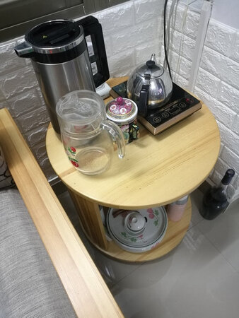 很漂亮的墙贴，质量不错贴上去效果很好，几可乱真。