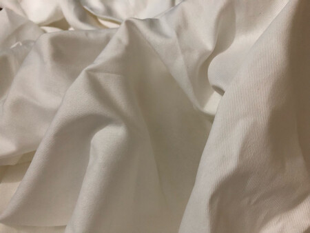 第一次买这个背景面料，看起来布料很正，确如评价说的厚点就好了，还行吧?