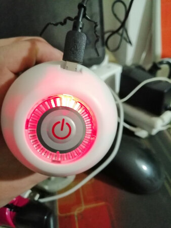 使用感受：吸力很大
外观设计：挺好的
做工材质：可以