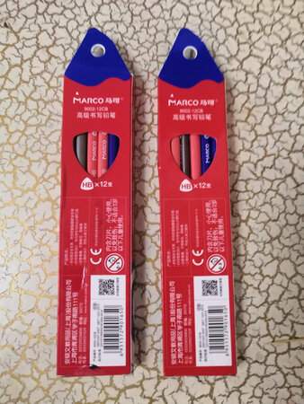 颜值包装：包装漂亮，削笔刀很好用
做工质感：做工不错，很少断芯