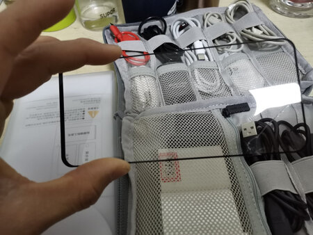 包包的质量挺好的，昨天买的今天中午到的货，京东快递就是快，一点也不慢，包装也挺好的，不容易损坏里面的物品。我很多东西多少从京东自营买的，物美价廉、货真价实、品质优良，京东自营的物品真的值得信赖，希望一直好下去。总之，老铁买东西就选京东自营！！！