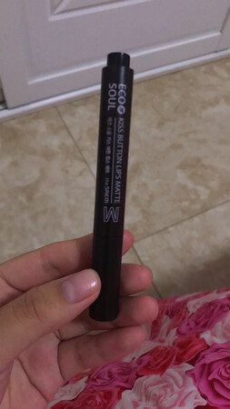 以前朋友送过我一支这个牌子口红，用完了一直不晓得是撒子牌子的，无意间被我找到你了！这个口红真心好用，已经关注店家了，以后还会来购买，哈哈