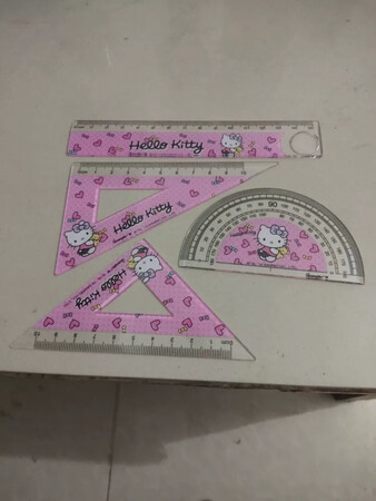 做工质感：质感很不错，非常好，质量OK，图案非常清晰，而且不会掉，很好看，超喜欢
尺寸大小：尺寸挺好的，很好用。
便携性能：方便携带，就是有点长，能折叠的就好了
手感：手感非常好，质感非常好，很厚实，摸起来非常舒服
