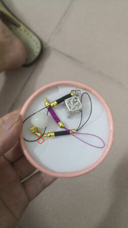 东西很复古  做旧的很细致  磨损的很自然  漏焊的圈圈  给了我很强的动手欲望   唯一的缺点可能就是我没有工具