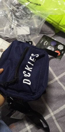 包包不错  大小合适  不喜欢太大的  物流有一点点慢