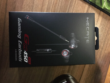 做工质感：不错
音质音效：好
舒适度：还行
续航能力：好
其他特色：物流快，包装用心，不错的开箱体验