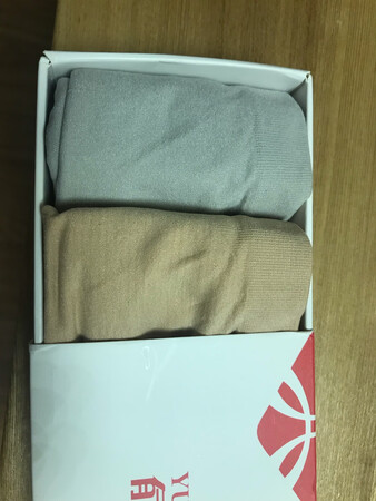 内裤弹性超好；120斤的我穿着一点也不紧绷、内裆纯棉的、穿着非常舒适！