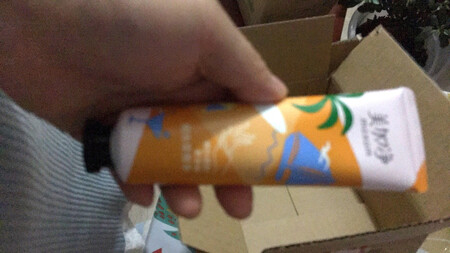 美加净老牌子的产品，护手霜是冬天必备神器，赶上双十一物流依旧很快