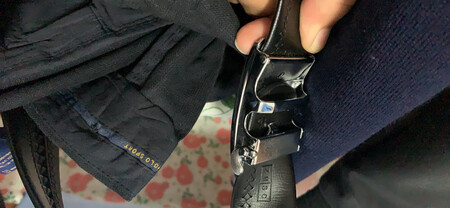 这个皮带是真不好用，是那种内招的，然后接头那还是一个斜面，根本不好穿进去，很容易挡住，不晓得为什么要这样设计，特别特别不好用，有图可看。