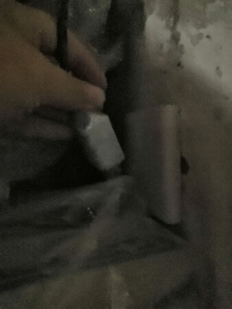 手感很沉，内部金属的，料足，结实