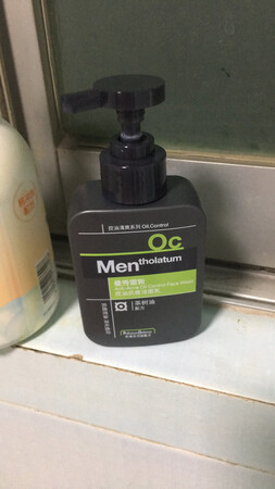定的是泡沫洗面奶，结果不是，将就用吧