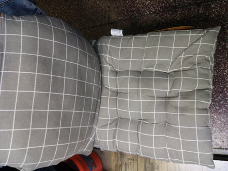 坐垫颜色好看，坐着还舒服，支持京东自营的产品