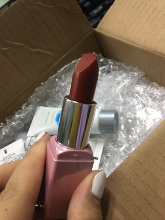 产品质感：很细腻
产品颜色：很好看
持久效果：挺不错哦适合大部分肤色