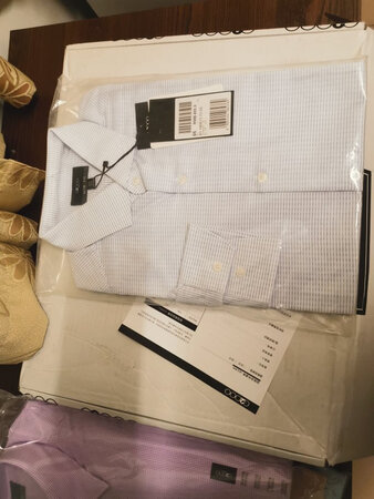 G2000 大品牌，上身效果好！一直都穿G2000服装，之前都是旗舰店购买，没空去，就在京东店购买，一如既往的好！布料、做工都没得说，非常好。搞活动就买多几件，挺划算的。衬衫反正不怎么过时，发货迅速，快递也可以，省内次日达！店家包装也好，包装没有任何破损，京东平台上买，还是靠谱！