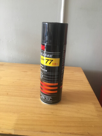 物流速度快很给力，能和京东自营相媲美了。
胶水粘力很牛，几乎啥东西都可以粘上。叫线槽都给固定的很牢固。赞一个