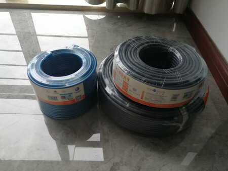 质量是没得说的，就是包装简陋，还有一些刮擦痕迹，幸亏没去伤到材料，希望下次改进，总的说来是一次满意的购物！