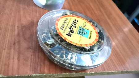 物流极其迅速。芝麻糖也挺好吃。好评。