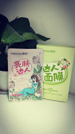 补水效果：补水效果不用说，棒棒哒！
贴合效果：贴面方便，顺利，且贴上很敷贴！
适合肤质：别的肤质，我不知道，我自己脸比较干，试了很多，最后还是这个舒服…