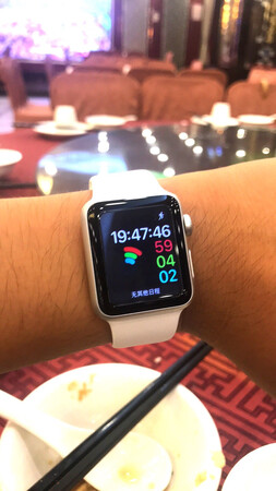 虽然有些赠品没有送到，但是手表的质量足以弥补，和新的一样，暂时没出现故障，再用用看看.
