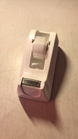 还可以，用起来还算方便，底部有一层黑色软垫，这个设计比较好……
不足的是送过来都从盒子里掉出来了，底部沾了好多灰……