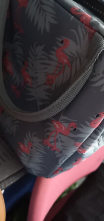 材质好，容量大，把手结实，只要是比图片漂亮