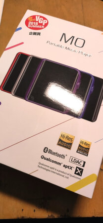 做工质感：做工很棒，看起来贼有排面
音质音效：推力不用说真的棒，听歌起来解析度也不错
待机时长：待机时间有点不行，出门开蓝牙40分钟一格电就没了但充电速度还是不错的
操作难易：操作易懂很简单贼上手
外形外观：外观是真的好看