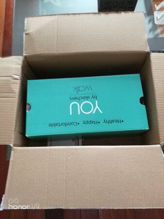 斯凯奇女鞋质量不错，穿了舒适又防滑，值得拥有。大赞！