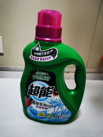 一直用这款洗衣液，味道好，干净，送货也快，满意～