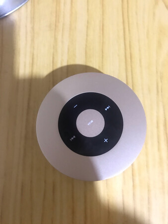 做工质感：小巧玲珑，表面精致。
音质音效：小身板有大能量。