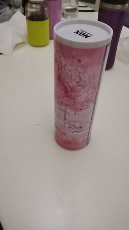 非常漂亮的铅笔盒，配送速度也很快，一直在京东上买文具，不错！