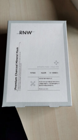 补水效果：很好
产品质感：很好
贴合效果：很好
使用感受：效果不错