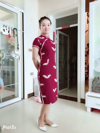 很好，面料很透气，做工很精致，上 身非常有气质，自从穿了这件旗袍，其他什么衣服都不想穿了!