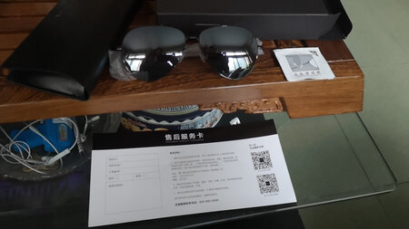 收到次货立马验证，绝对真品！客服帮助热情，眼镜包装精致！可以购买！