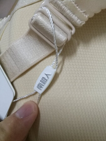 不太好看，内包装比较旧。不是京东快递送的，是第三方送的，三天才到。
