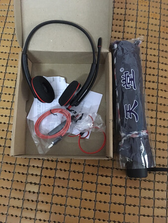产品包装完好，物流快！耳机带着轻巧舒服，给小朋友在网上学习英语音质效果好！是孩子学习英语不二产品！好评！