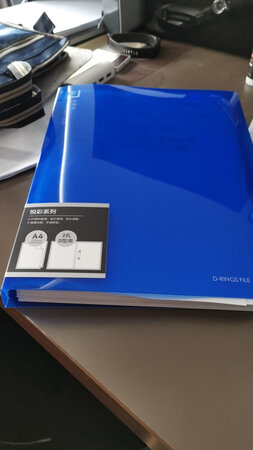 尺寸大小：大小合适
耐用度：希望能抗用
其他特色：你倒是送一个打孔器啊，还得自己买
做工质感：质感不错
产品设计：大品牌有保障