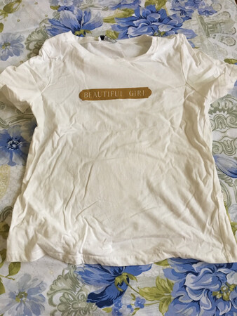 材质摸起来非常舒服，价格也很美好，买的很值，没有叠好图片里稍微有点皱