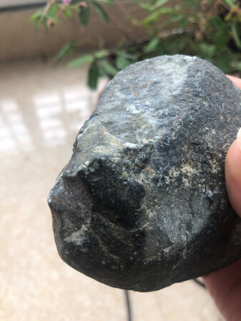 寄了个石头、还已经开过口的、一点玉含量都没有！
